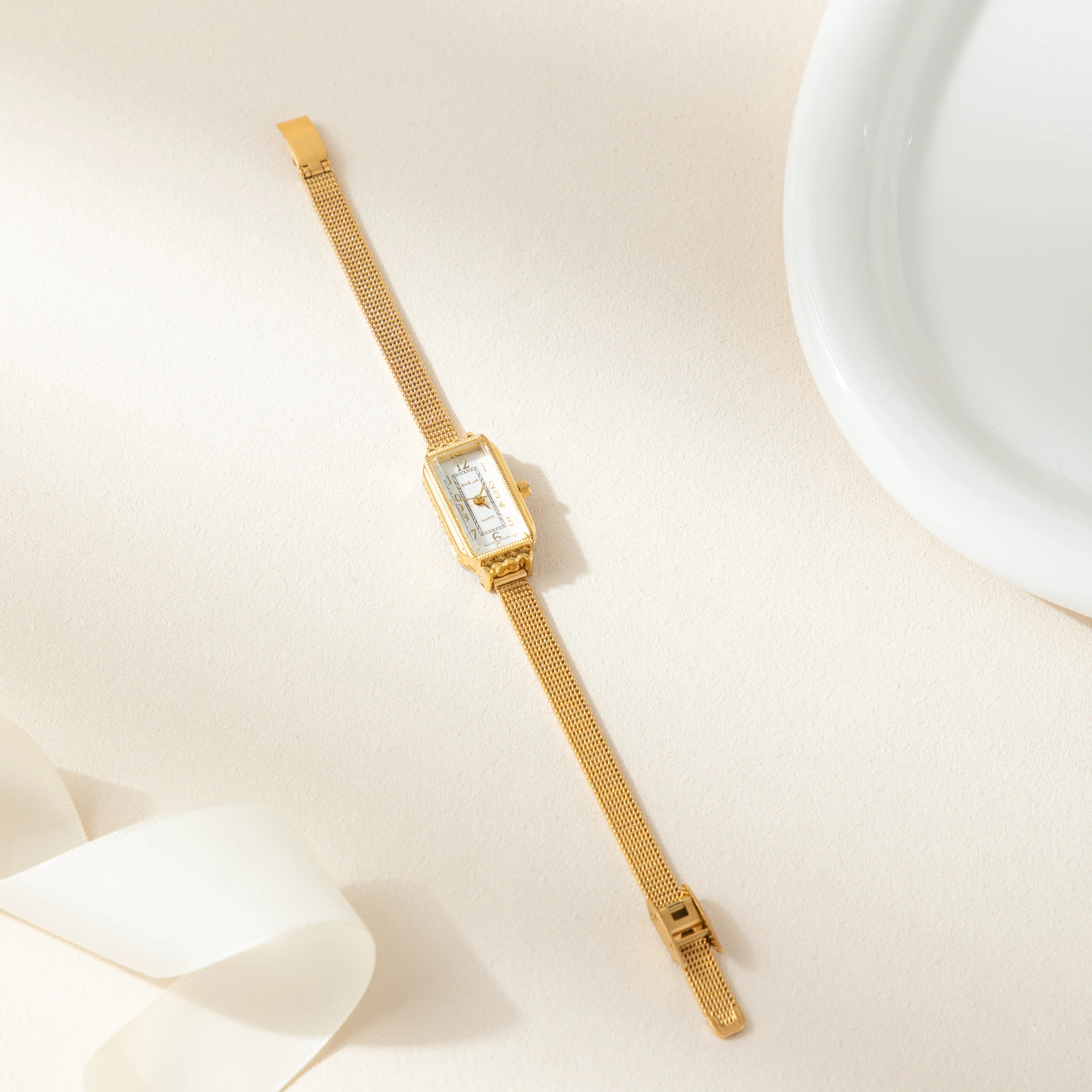 Teresa – Orologio in oro con quadrante rettangolare.