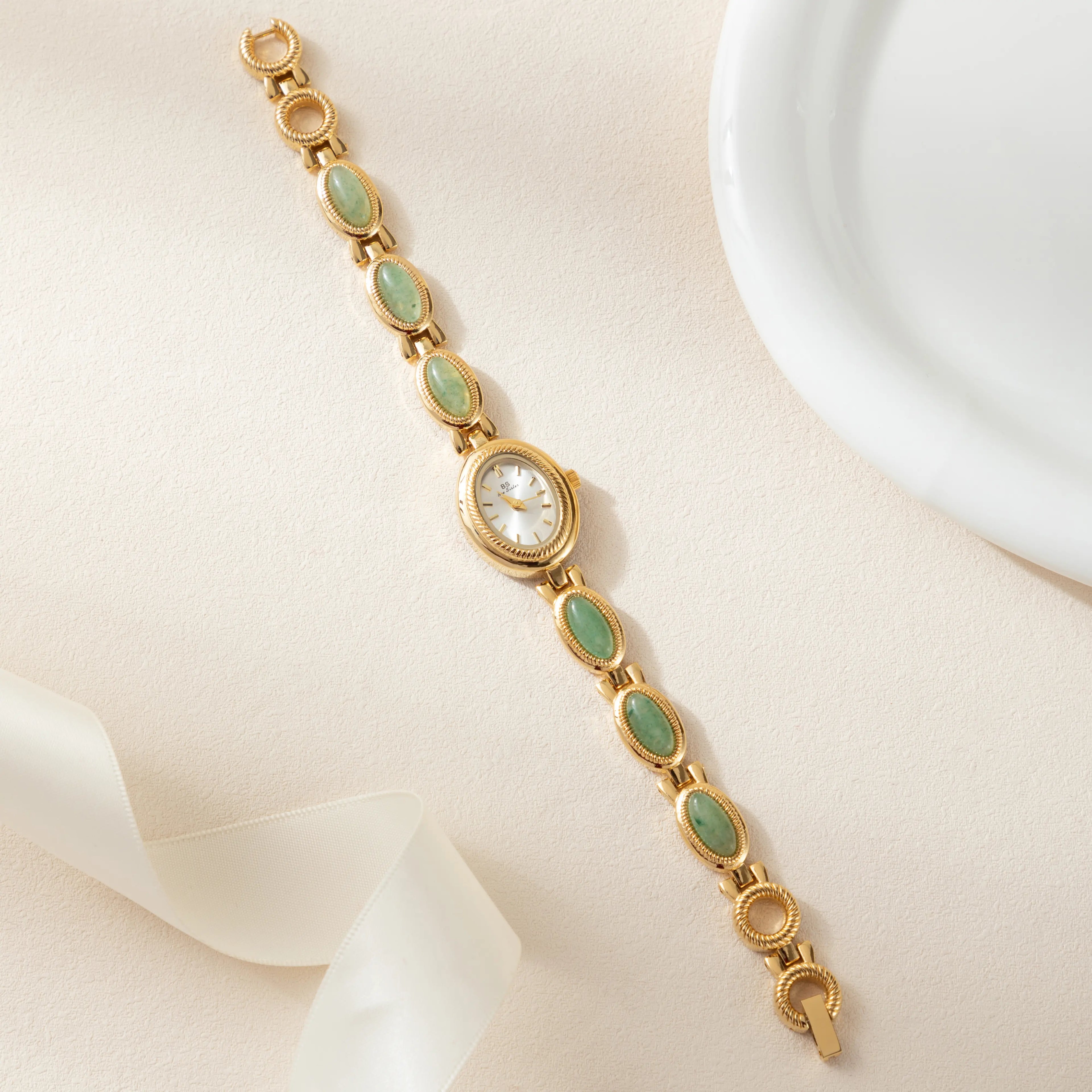 Klára – Orologio d’oro con quadrante allungato.